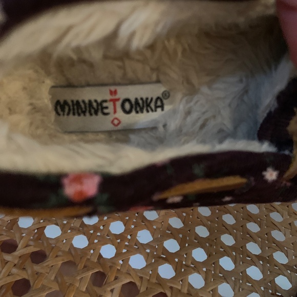 Toddler Girls Minnentonka Fleece Lined Moccasins Slippers 8 Brown Floral - Picture 2 of 5